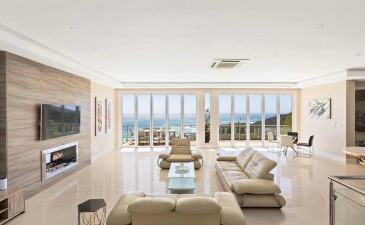 House Havana 6 Bedroom Villa, Camps Bay Holiday home *