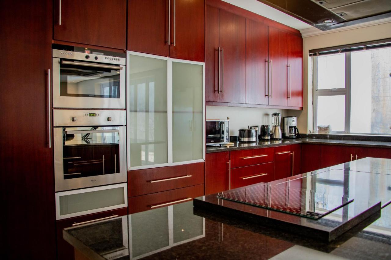 House Havana 6 Bedroom Villa, Camps Bay Cape Town
