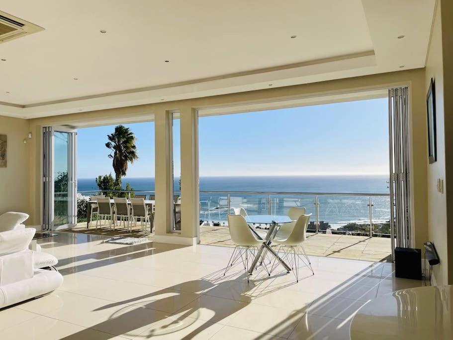 House Havana 6 Bedroom Villa, Camps Bay Holiday home