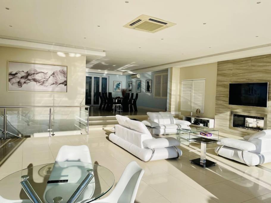 House Havana 6 Bedroom Villa, Camps Bay