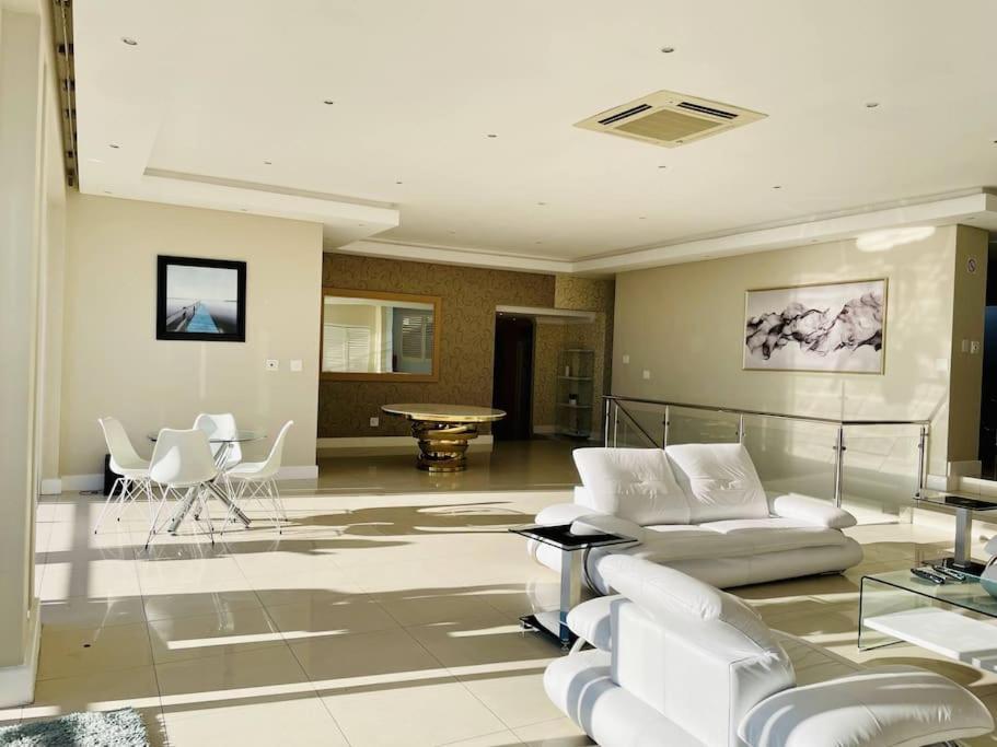 House Havana 6 Bedroom Villa, Camps Bay Holiday home *