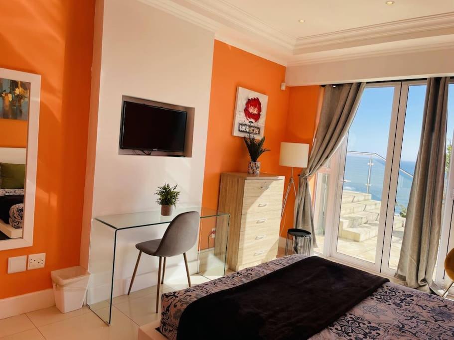 House Havana 6 Bedroom Villa, Camps Bay Holiday home Cape Town