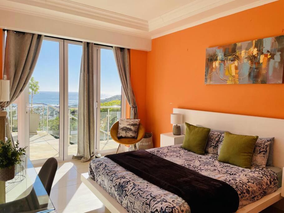House Havana 6 Bedroom Villa, Camps Bay Holiday home