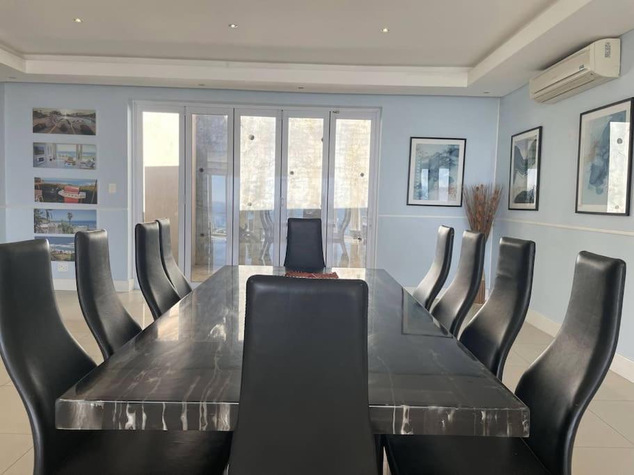 House Havana 6 Bedroom Villa, Camps Bay Holiday home