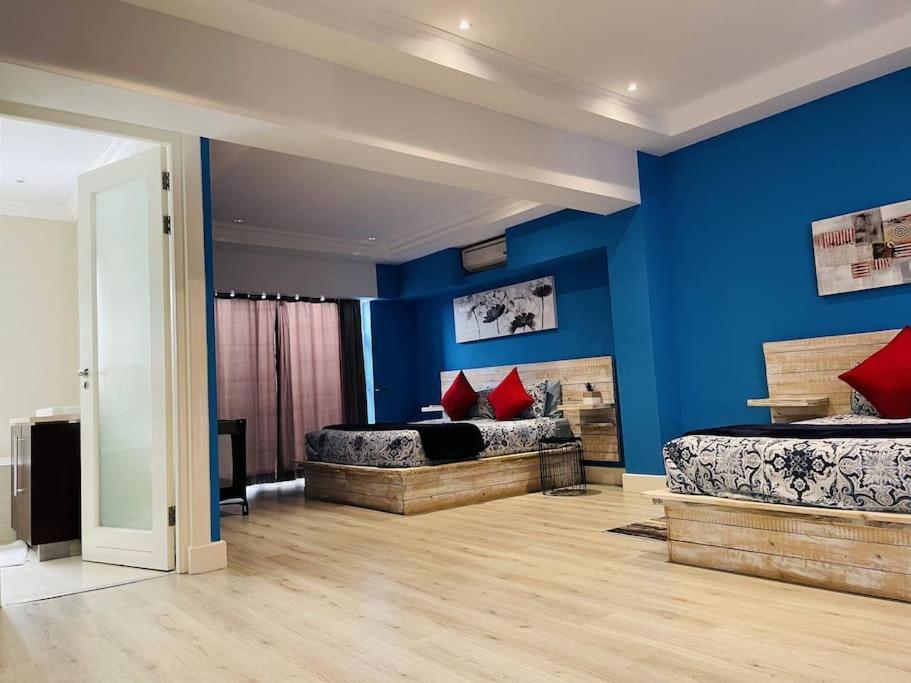 House Havana 6 Bedroom Villa, Camps Bay