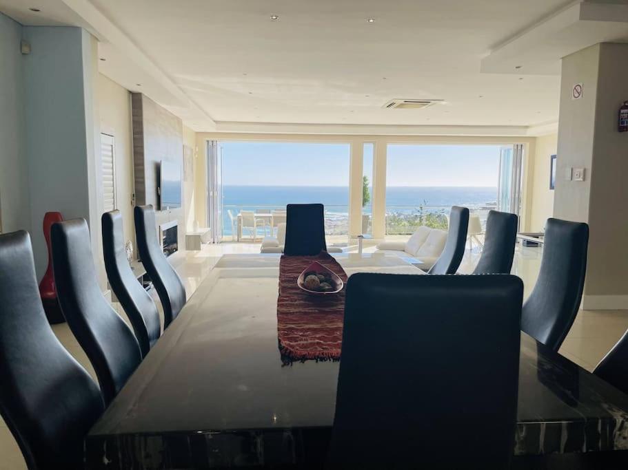House Havana 6 Bedroom Villa, Camps Bay Holiday home *