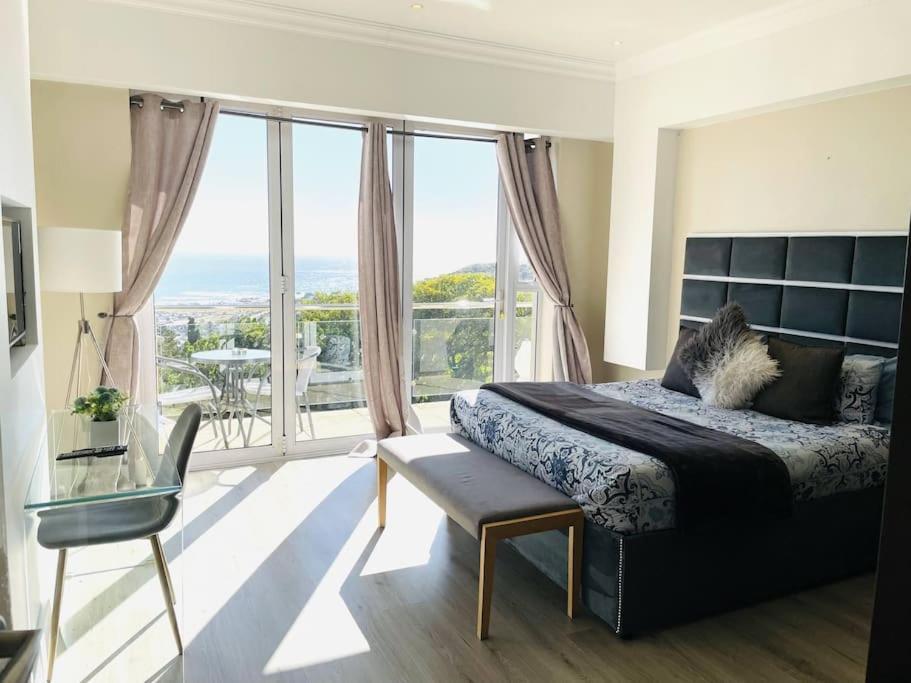 House Havana 6 Bedroom Villa, Camps Bay * Cape Town